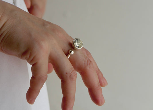 GYOKU RIN • In Lay Ring #02
▪︎Lemon Quartz
(In Lay: Kyanite + White Zircon)
Size: #12